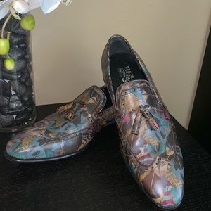 Men’s Ferragamo Leather feather print shoes